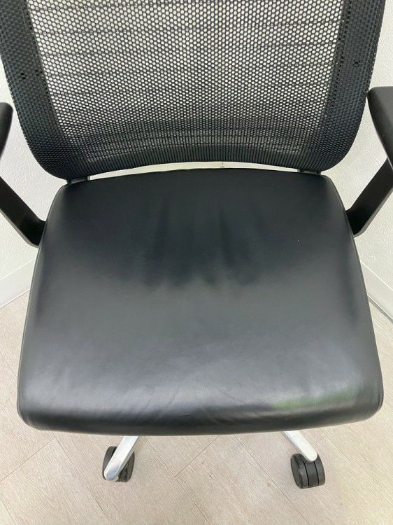 スチールケースシンク（Think）チェア 固定肘付シンクチェア 商品画像9