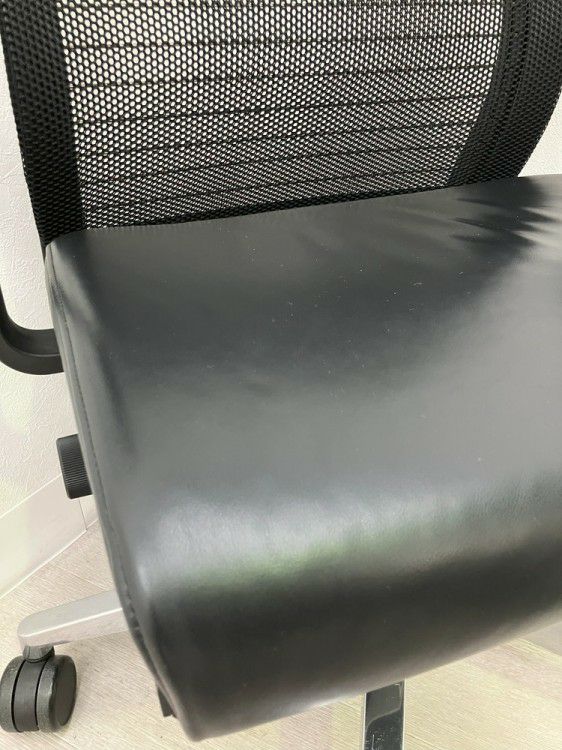 スチールケースシンク（Think）チェア 固定肘付シンクチェア 商品画像10