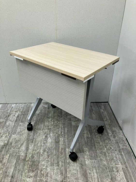 ウチダ（内田洋行）パラグラフ（Paragraph）シリーズ 650サイドスタックテーブル 商品画像1