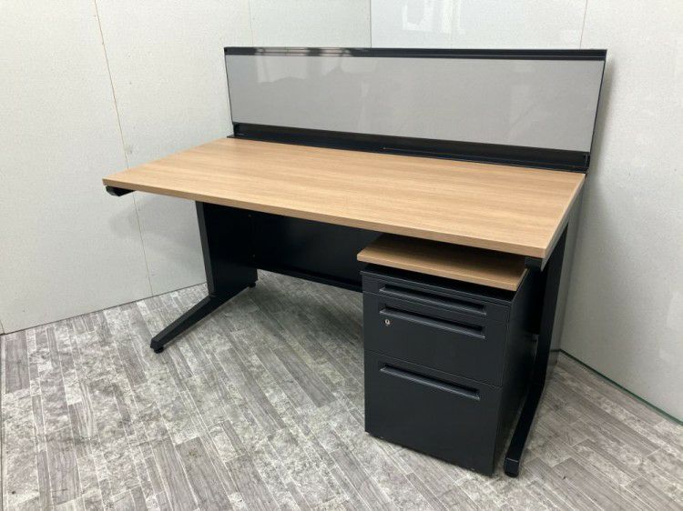 オカムラパネル付1400平デスク＋昇降式ワゴンセット 商品画像2