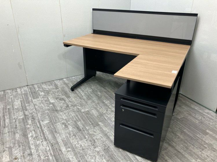 オカムラパネル付1400平デスク＋昇降式ワゴンセット 商品画像3