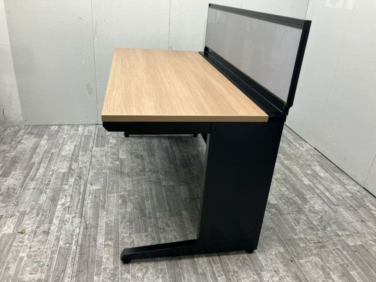 オカムラパネル付1400平デスク＋昇降式ワゴンセット 商品画像5