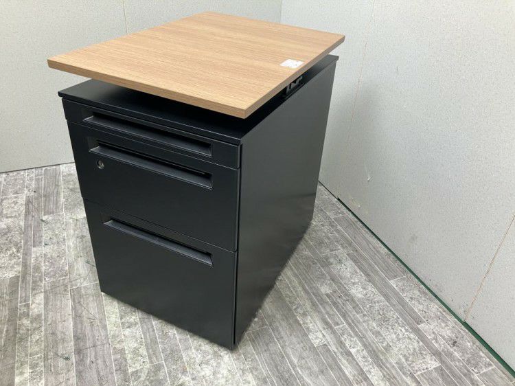 オカムラパネル付1400平デスク＋昇降式ワゴンセット 商品画像8