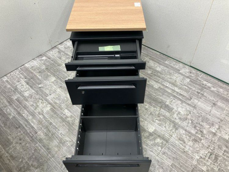 オカムラパネル付1400平デスク＋昇降式ワゴンセット 商品画像9