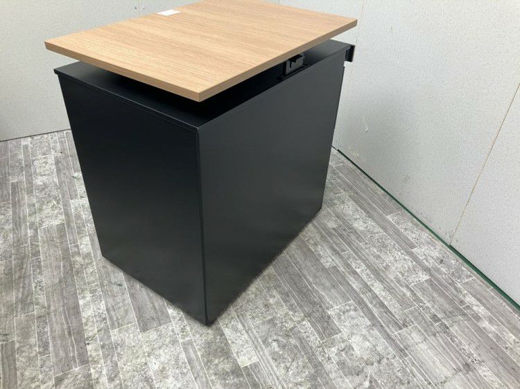 オカムラパネル付1400平デスク＋昇降式ワゴンセット 商品画像10