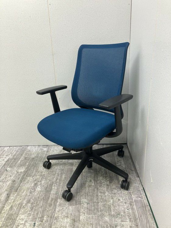 コクヨミトラチェア 固定肘付ミトラチェア 商品画像1