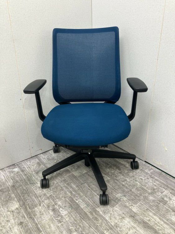 コクヨミトラチェア 固定肘付ミトラチェア 商品画像2