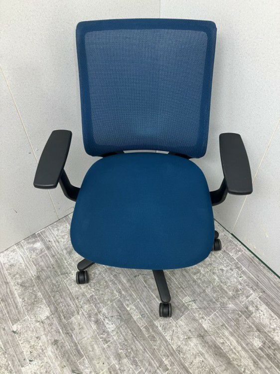 コクヨミトラチェア 固定肘付ミトラチェア 商品画像3