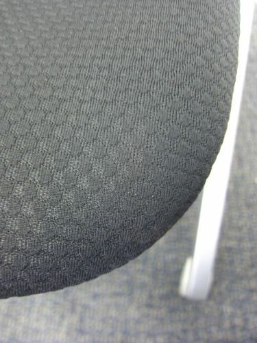 プラス 肘付エラータチェア 7