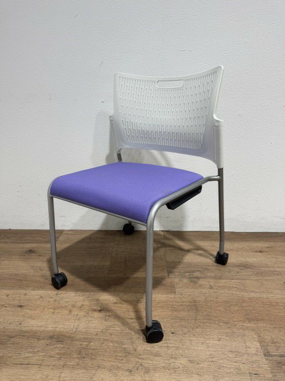 オカムラRETE(レーテ)シリーズ スタッキングチェア 商品画像1