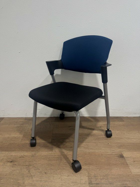 コクヨプロッティシリーズ スタッキングチェア 商品画像2