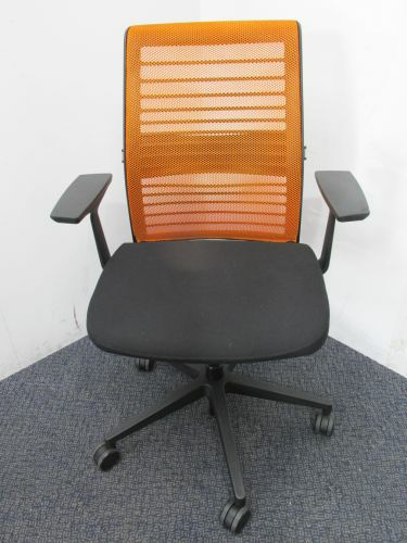 スチールケース 肘付シンクチェア 2