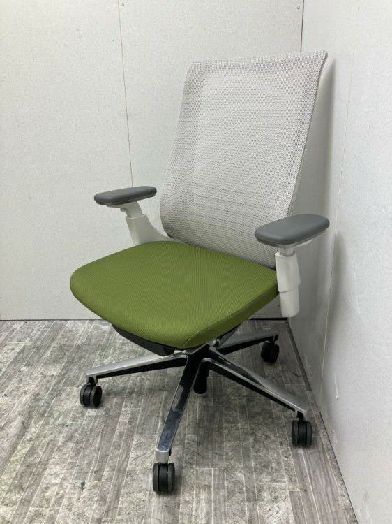 コクヨINSPINE（インスパイン）チェア 可動肘付インスパインチェア 商品画像1