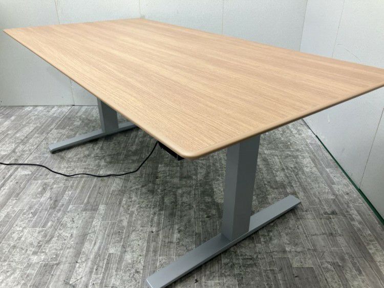 オカムラSwift(スイフト)シリーズ 電動昇降式1800ミーティングテーブル 商品画像2