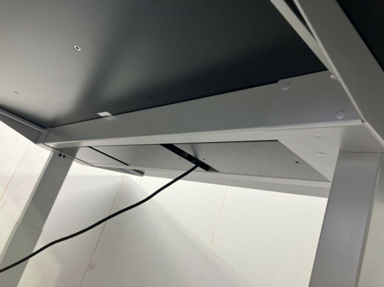 オカムラSwift(スイフト)シリーズ 電動昇降式1800ミーティングテーブル 商品画像6