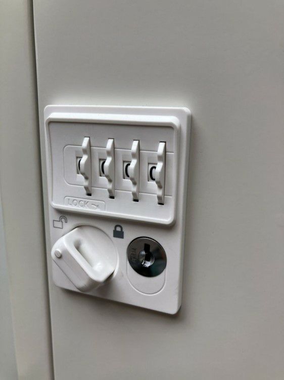 プラスダイヤル式6人用ロッカー 商品画像4