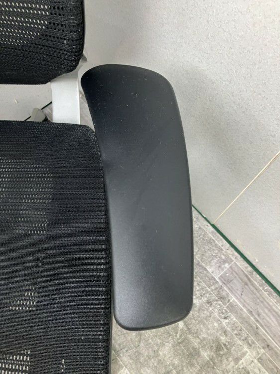 オカムラ可動肘付バロンチェア 商品画像7