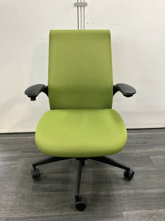 コクヨM4チェア 可動肘付M4チェア 商品画像2