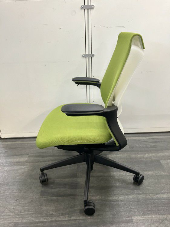 コクヨM4チェア 可動肘付M4チェア 商品画像3