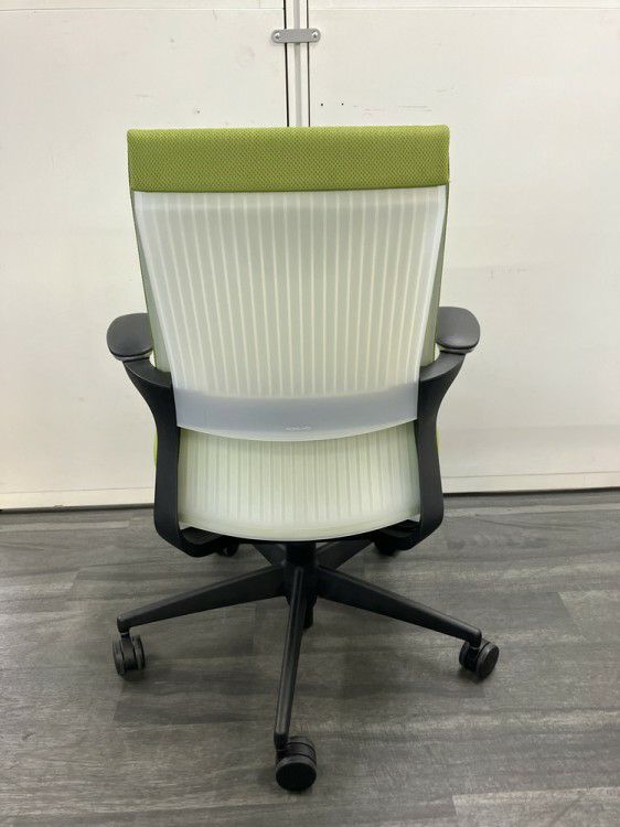 コクヨM4チェア 可動肘付M4チェア 商品画像4