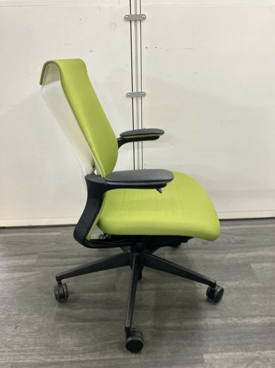 コクヨM4チェア 可動肘付M4チェア 商品画像5