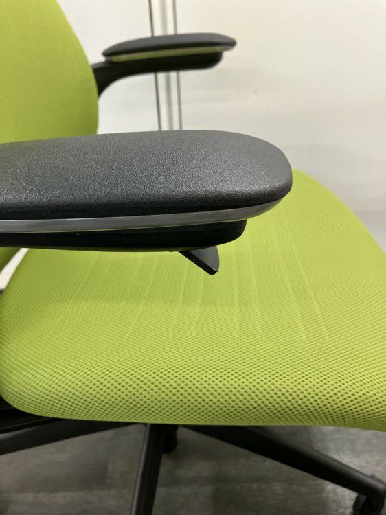 コクヨM4チェア 可動肘付M4チェア 商品画像6