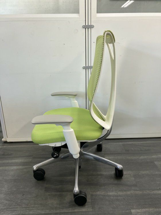 オカムラSabrina(サブリナ)シリーズ 可動肘付サブリナチェア 商品画像3