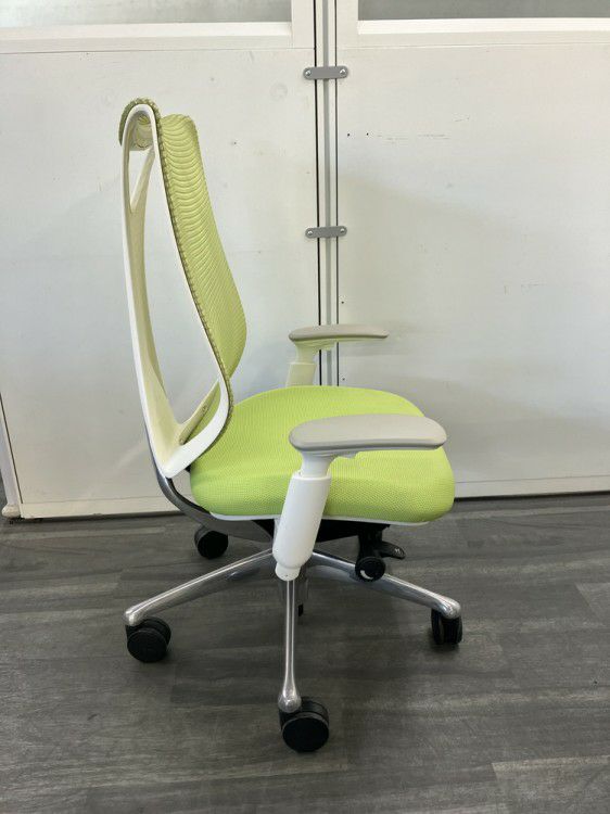 オカムラSabrina(サブリナ)シリーズ 可動肘付サブリナチェア 商品画像5