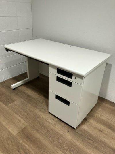 プラスフラットラインシリーズ 1200片袖デスク 商品画像1