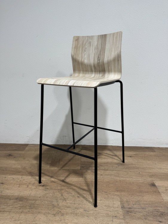 オカムラAlt Piazza(アルトピアッツァ)シリーズ ハイチェア 商品画像1