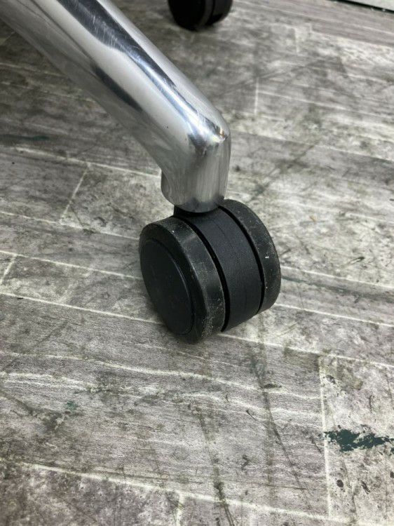 井上金庫固定肘付マネジメントチェア 商品画像5