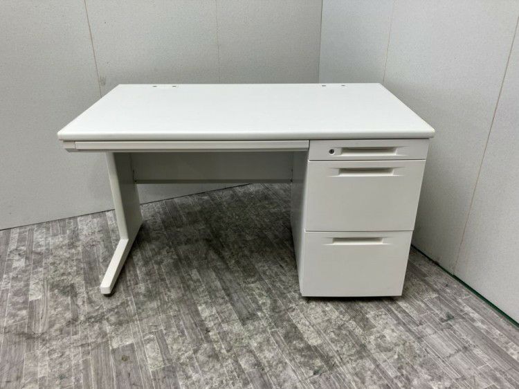 オカムラVILLAGE(ビラージュ)シリーズ 1200片袖デスク 商品画像1