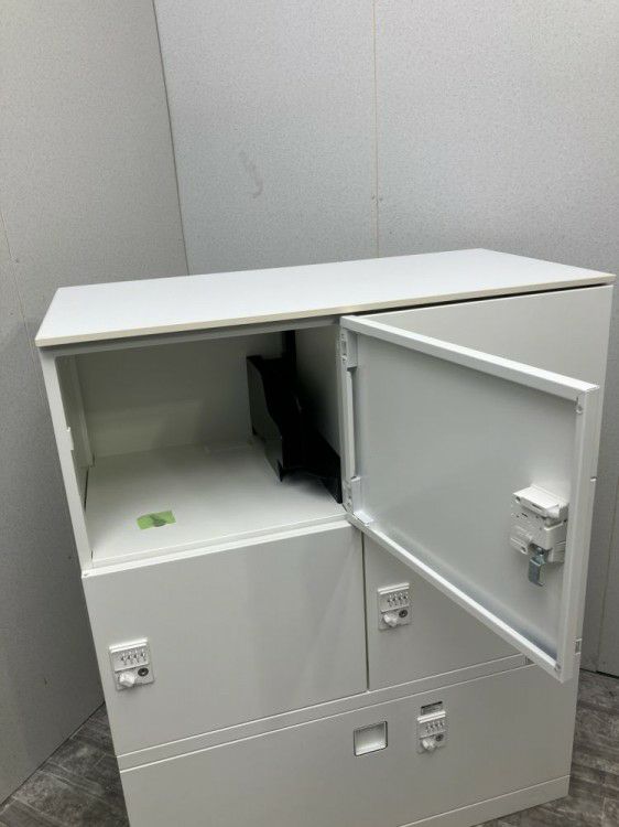 オカムラレクトラインシリーズ 天板付ラテラル・4人用パーソナルロッカー	 商品画像4