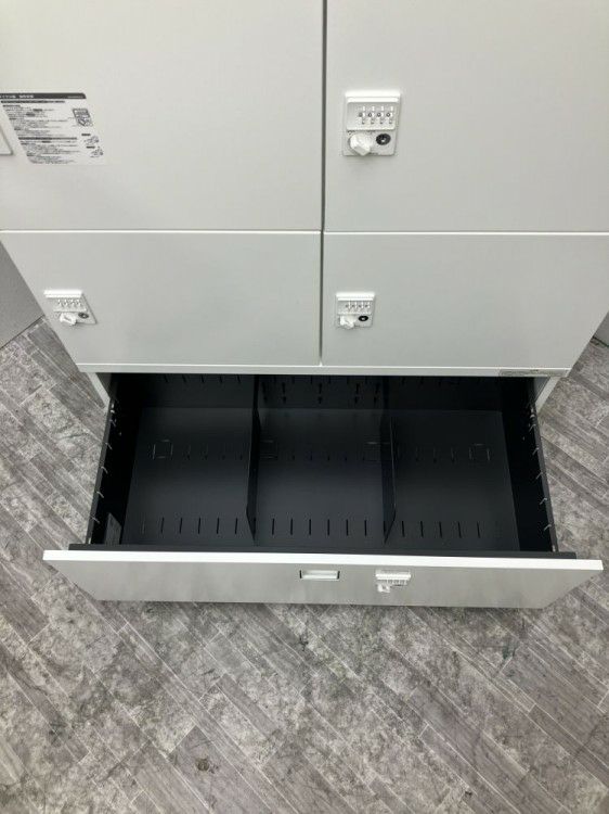 オカムラレクトラインシリーズ 天板付ラテラル・4人用パーソナルロッカー	 商品画像5