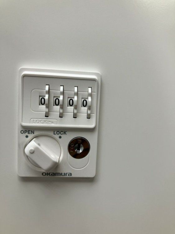 オカムラレクトラインシリーズ 天板付ラテラル・4人用パーソナルロッカー	 商品画像6