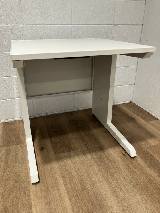 イトーキCZRシリーズ 700平デスク 商品画像1