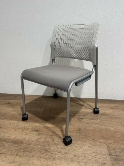 ウチダ（内田洋行）MF-280シリーズ スタッキングチェア 商品画像1