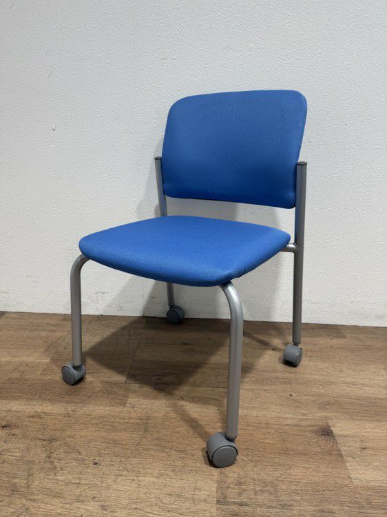 コクヨ会議用イス100シリーズ スタッキングチェア 商品画像1