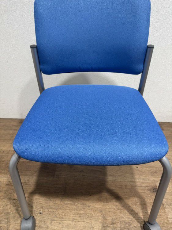 コクヨ会議用イス100シリーズ スタッキングチェア 商品画像4