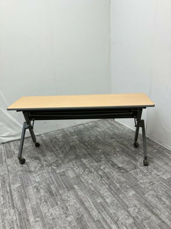 イトーキスレントシリーズ 1500サイドスタックテーブル 商品画像1