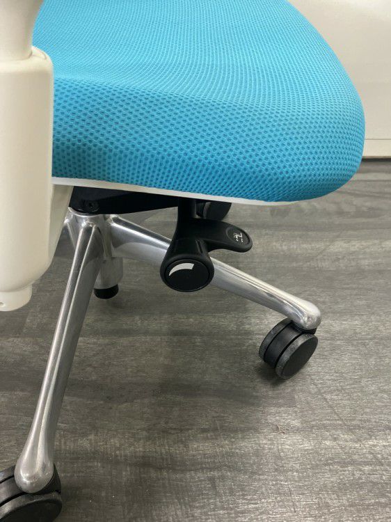 オカムラSabrina(サブリナ)シリーズ 可動肘付サブリナチェア 商品画像6