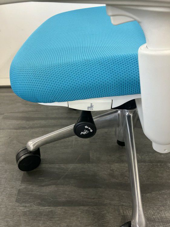 オカムラSabrina(サブリナ)シリーズ 可動肘付サブリナチェア 商品画像7