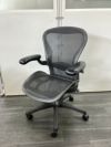 HermanMiller（ハーマンミラー）アーロンチェア 可動肘付アーロンチェア 商品画像1