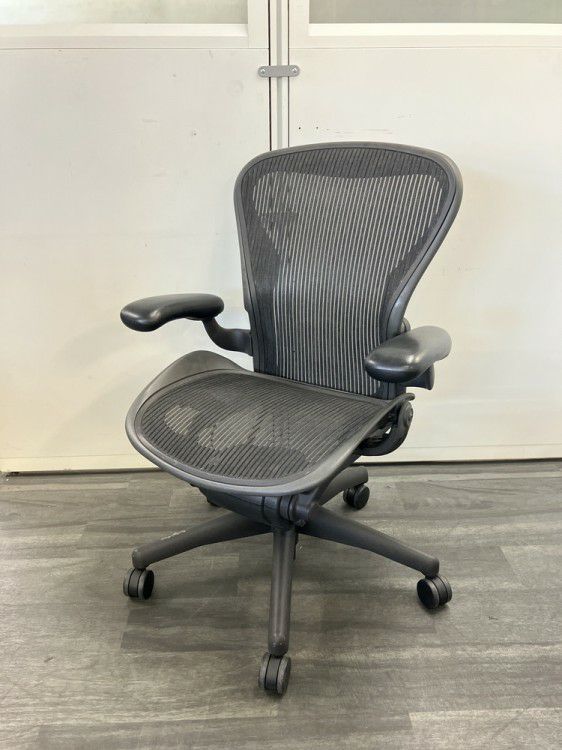 HermanMiller（ハーマンミラー）アーロンチェア 固定肘付アーロンチェア 商品画像1