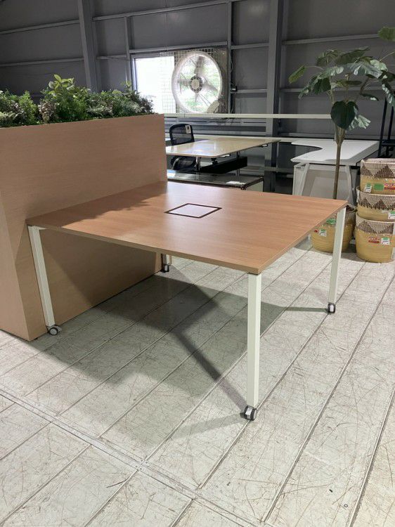 オカムラAption Free(アプションフリー)シリーズ 1200ワークテーブル 商品画像1