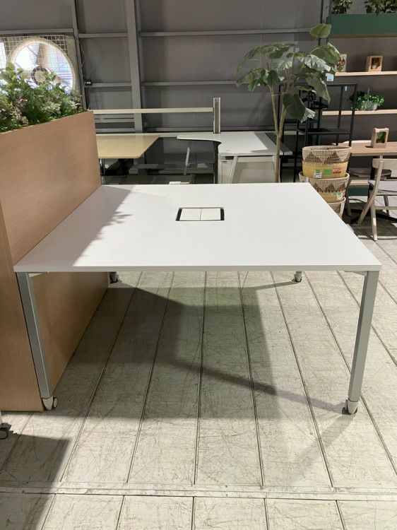 オカムラAption Free(アプションフリー)シリーズ 1400ワークテーブル 商品画像2