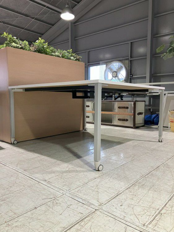 オカムラAption Free(アプションフリー)シリーズ 1400ワークテーブル 商品画像6