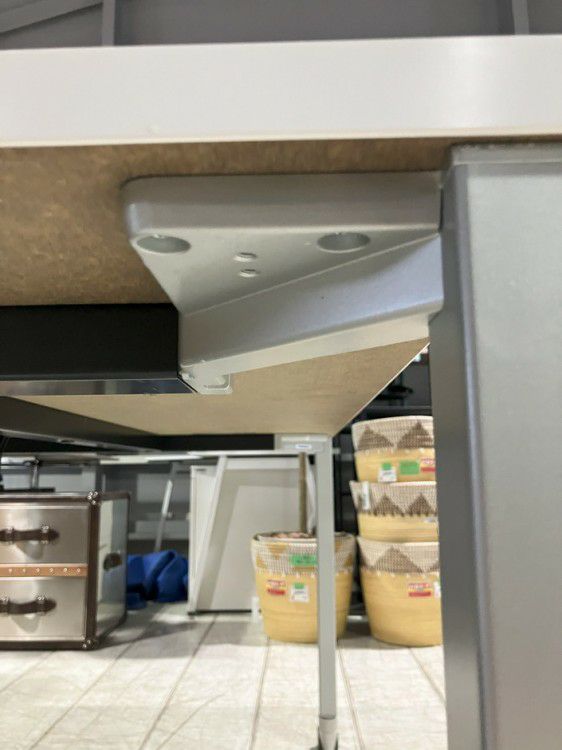 オカムラAption Free(アプションフリー)シリーズ 1400ワークテーブル 商品画像7