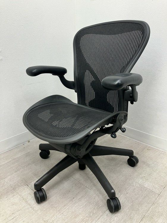 HermanMiller（ハーマンミラー）アーロンチェア 可動肘付アーロンチェア 商品画像1