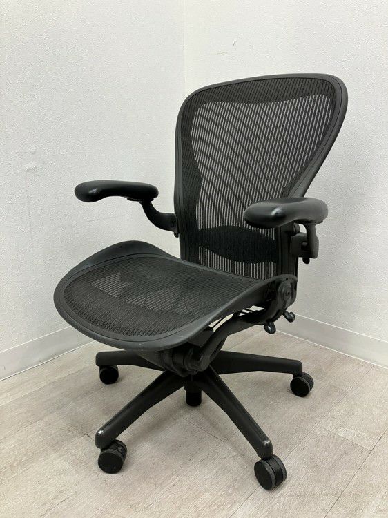 HermanMiller（ハーマンミラー）アーロンチェア 可動肘付アーロンチェア 商品画像1